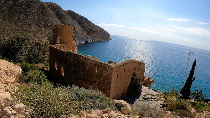 Castillo vigilancia piratas Cala San Pedro en Cabo de Gata